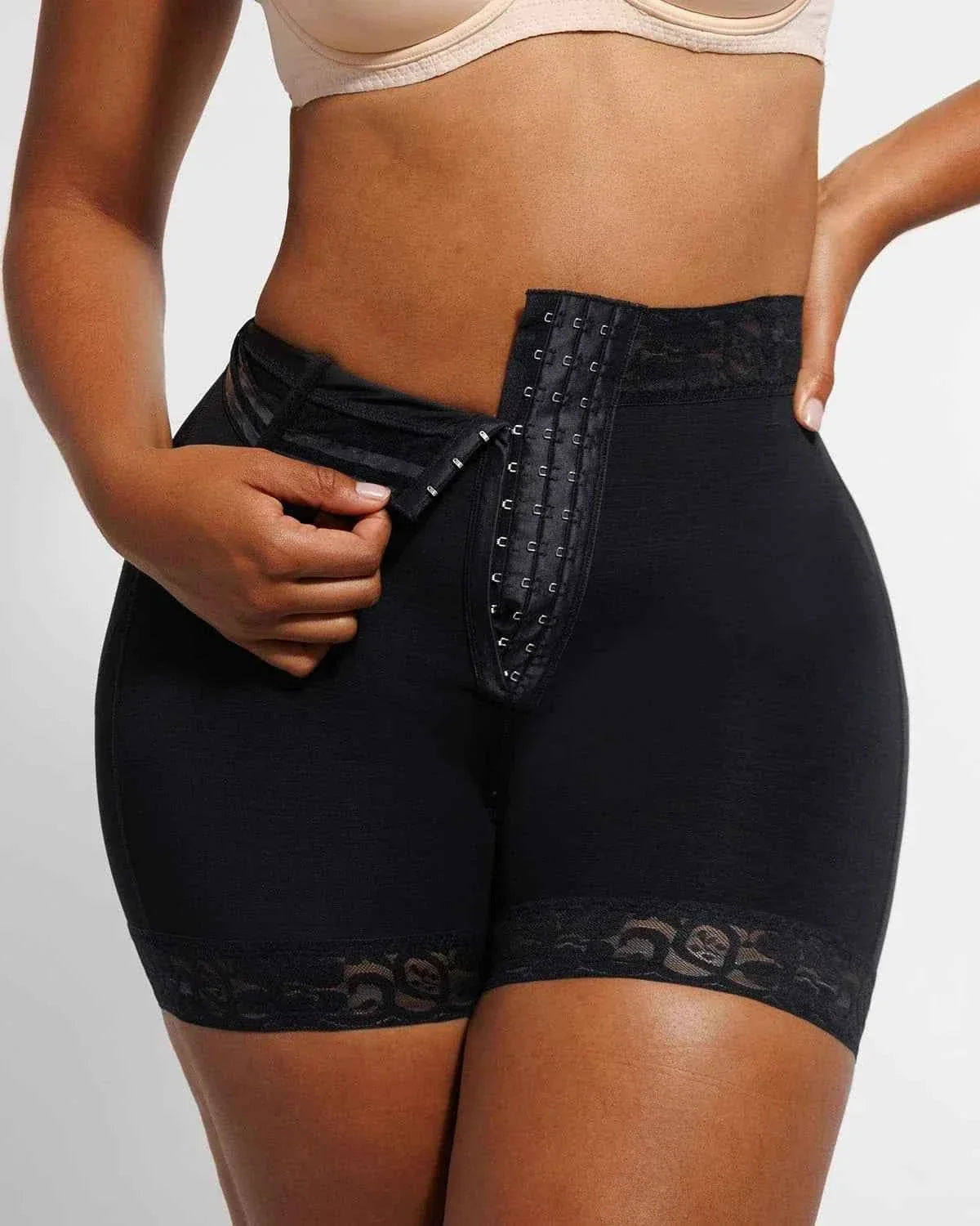 BOOT-YEAHâ„?AirSlim® Mid-Rise Shorts - Black Lace Compression