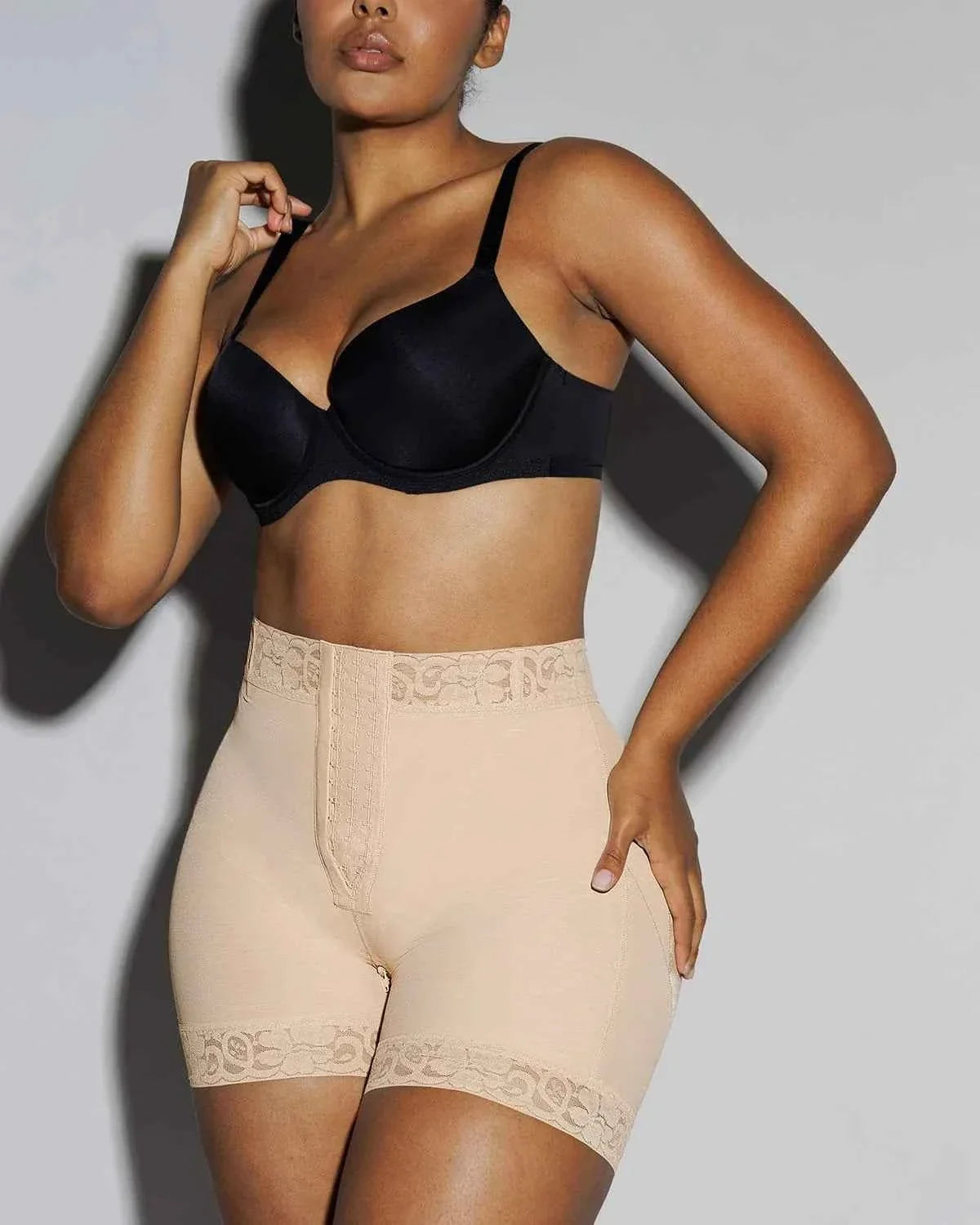 BOOT-YEAHâ„?AirSlim® Mid-Rise Shorts - Black Lace Compression