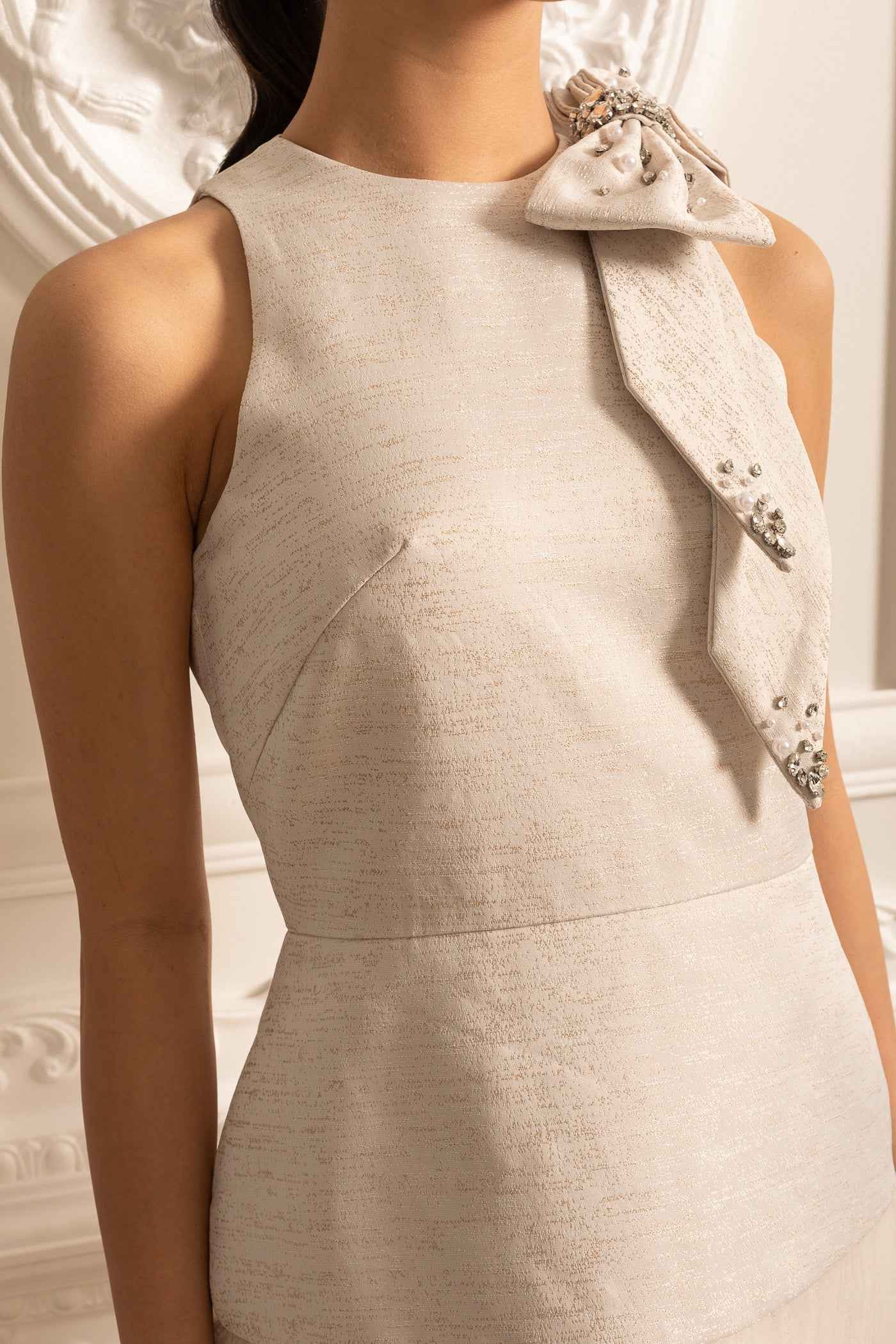 Elegant Dress With Pleated Tulle Skirt, Shoulder Bow And Sparkling Embellishments - Ivoire