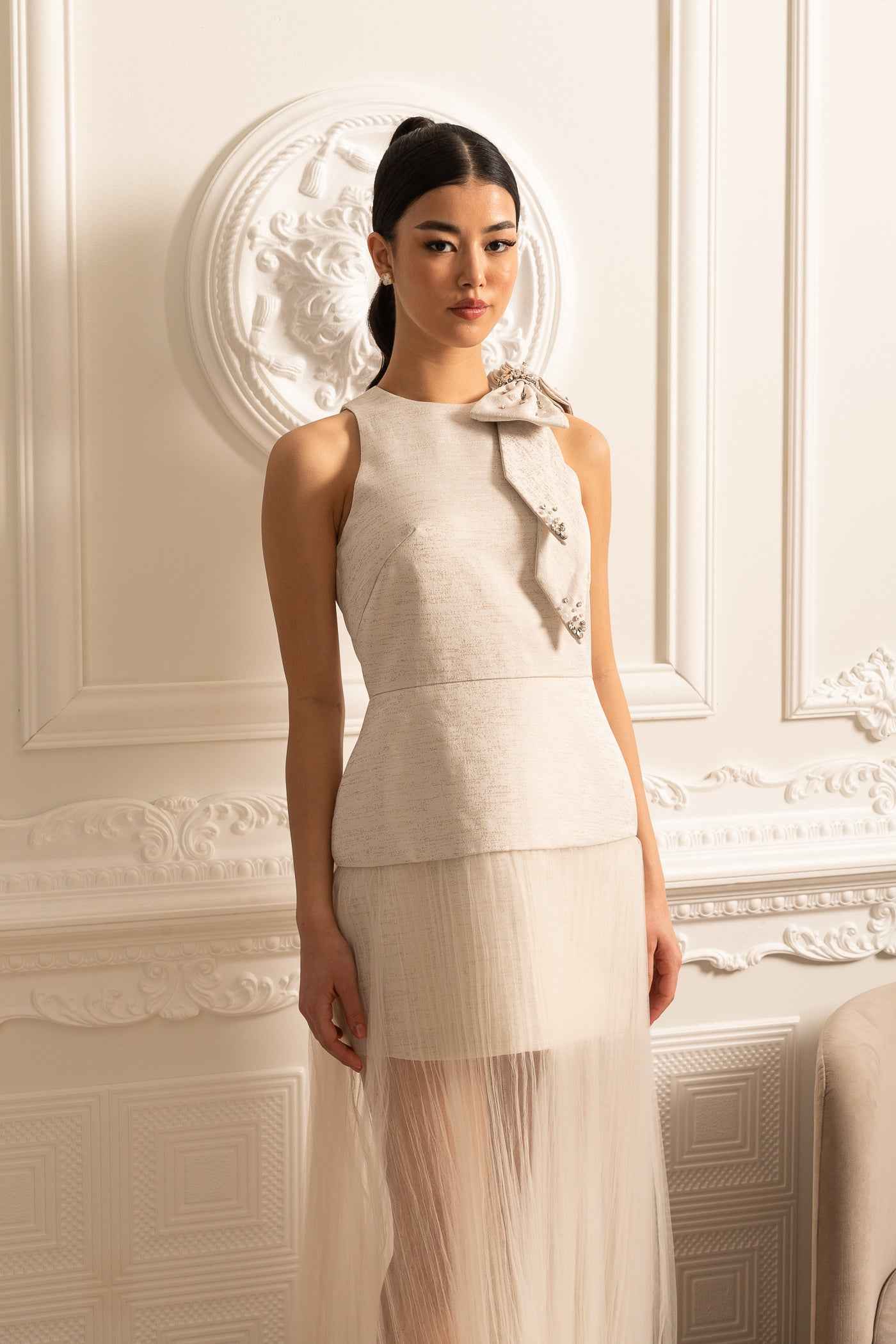 Elegant Dress With Pleated Tulle Skirt, Shoulder Bow And Sparkling Embellishments - Ivoire