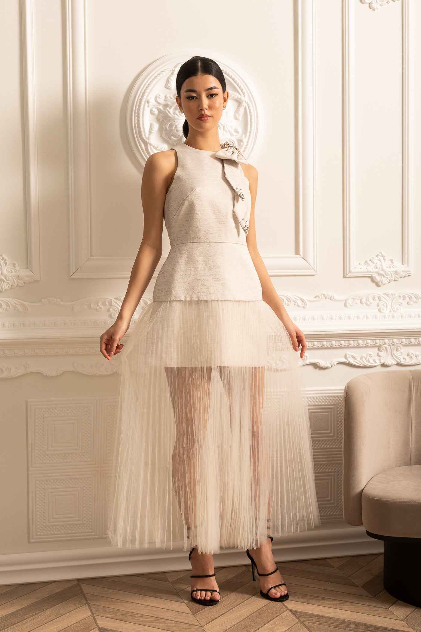 Elegant Dress With Pleated Tulle Skirt, Shoulder Bow And Sparkling Embellishments - Ivoire