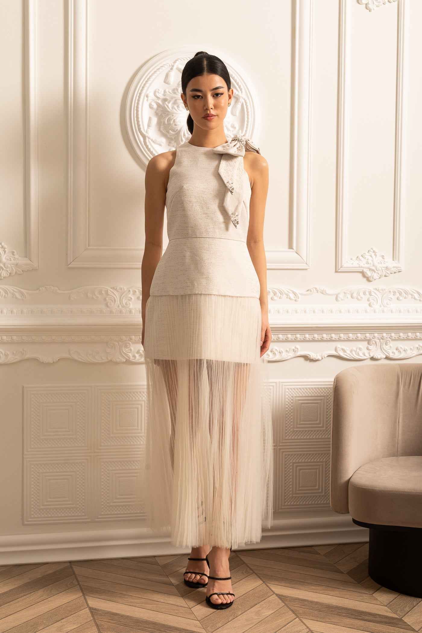 Elegant Dress With Pleated Tulle Skirt, Shoulder Bow And Sparkling Embellishments - Ivoire