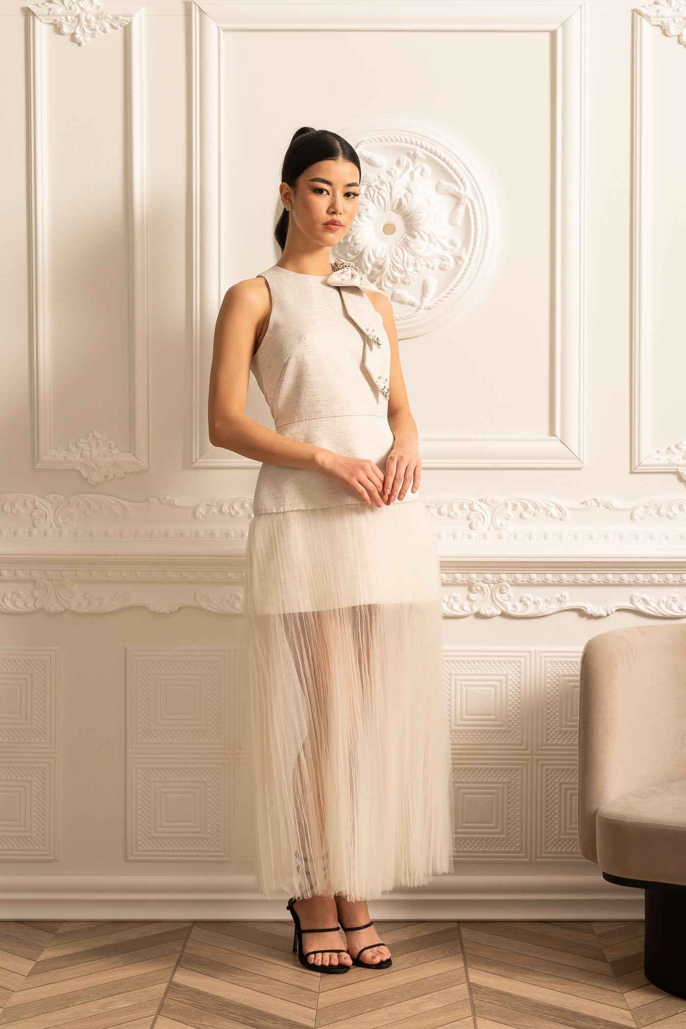 Elegant Dress With Pleated Tulle Skirt, Shoulder Bow And Sparkling Embellishments - Ivoire
