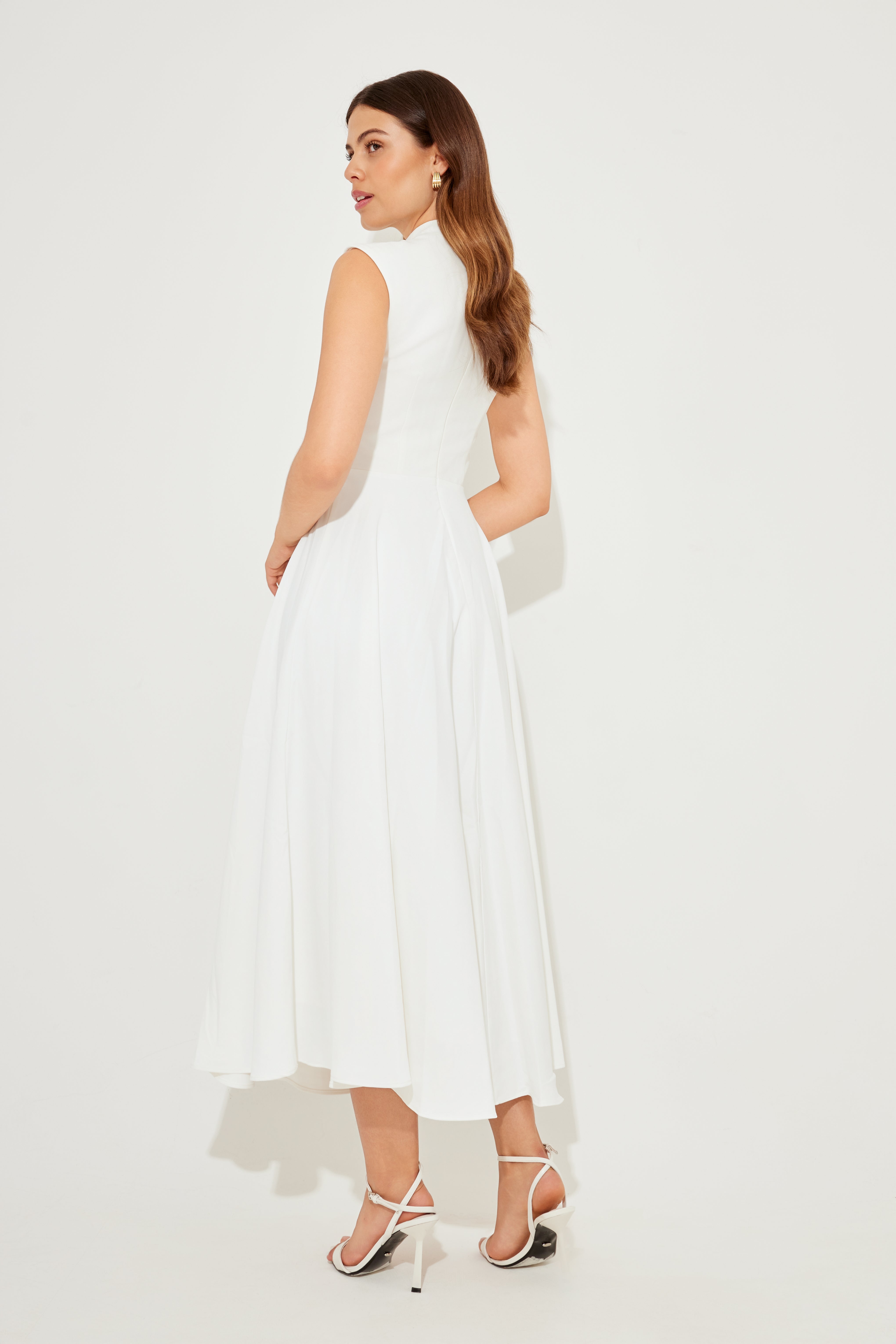 Aimee's V-Shaped Sleeveless Midi Party Dress - White