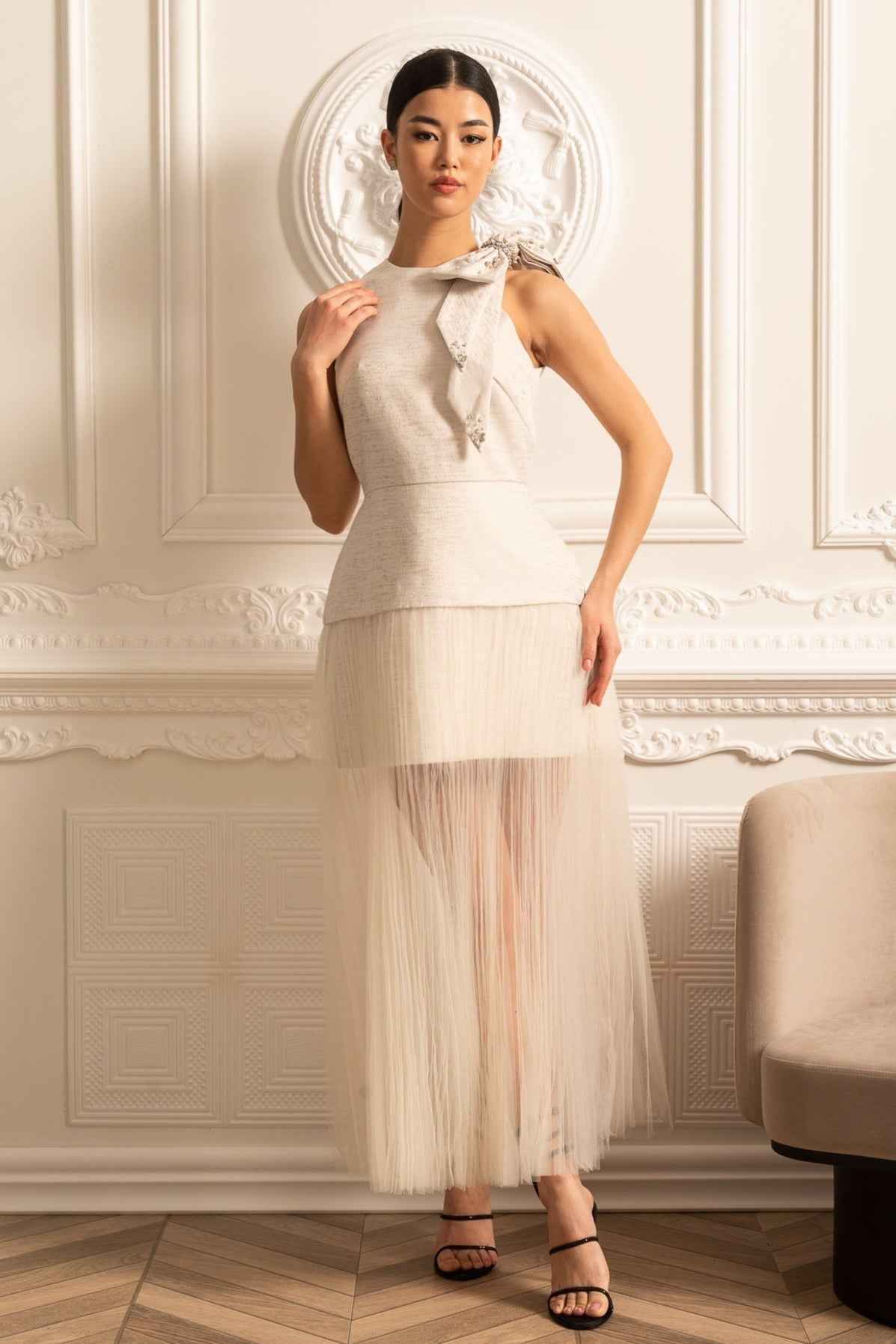 Elegant Dress With Pleated Tulle Skirt, Shoulder Bow And Sparkling Embellishments - Ivoire