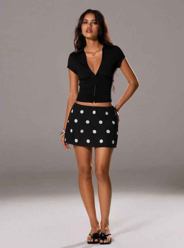 V-Neck Slim Crop Top - Black Buttoned