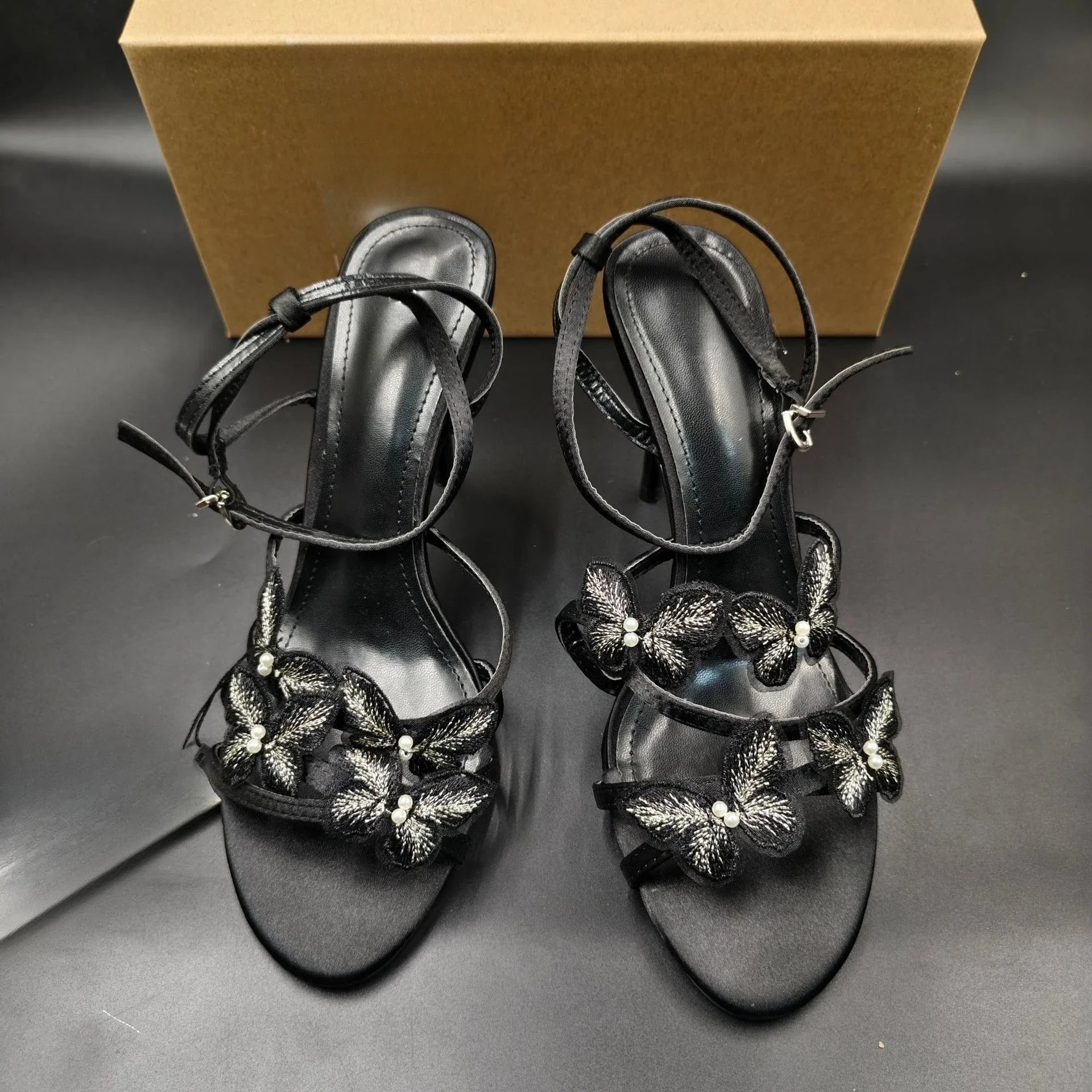 Fine heeled Sandals