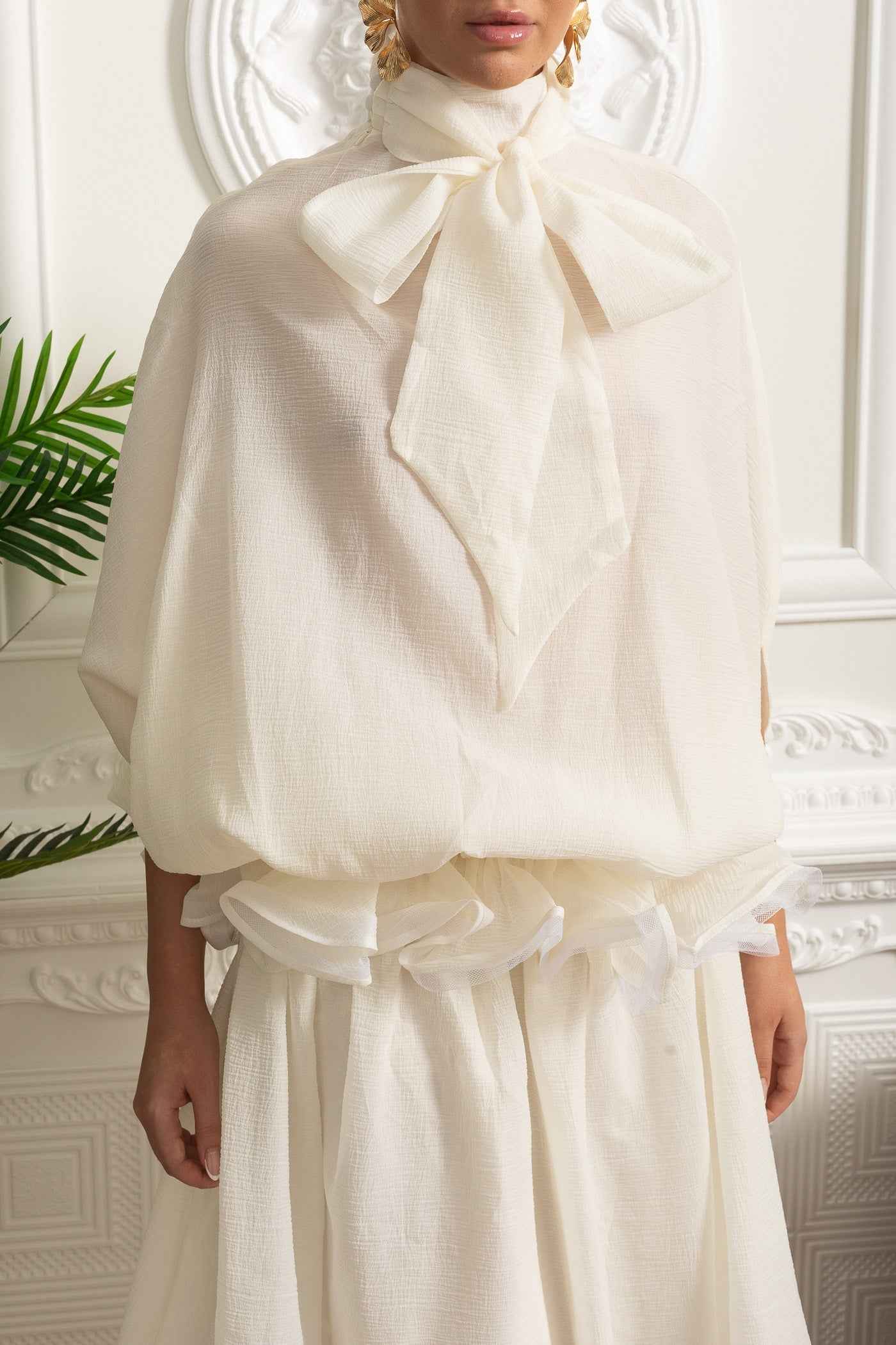 Organza Maxi Dress with Bow Collar and Voluminous Silhouette - Ivoire