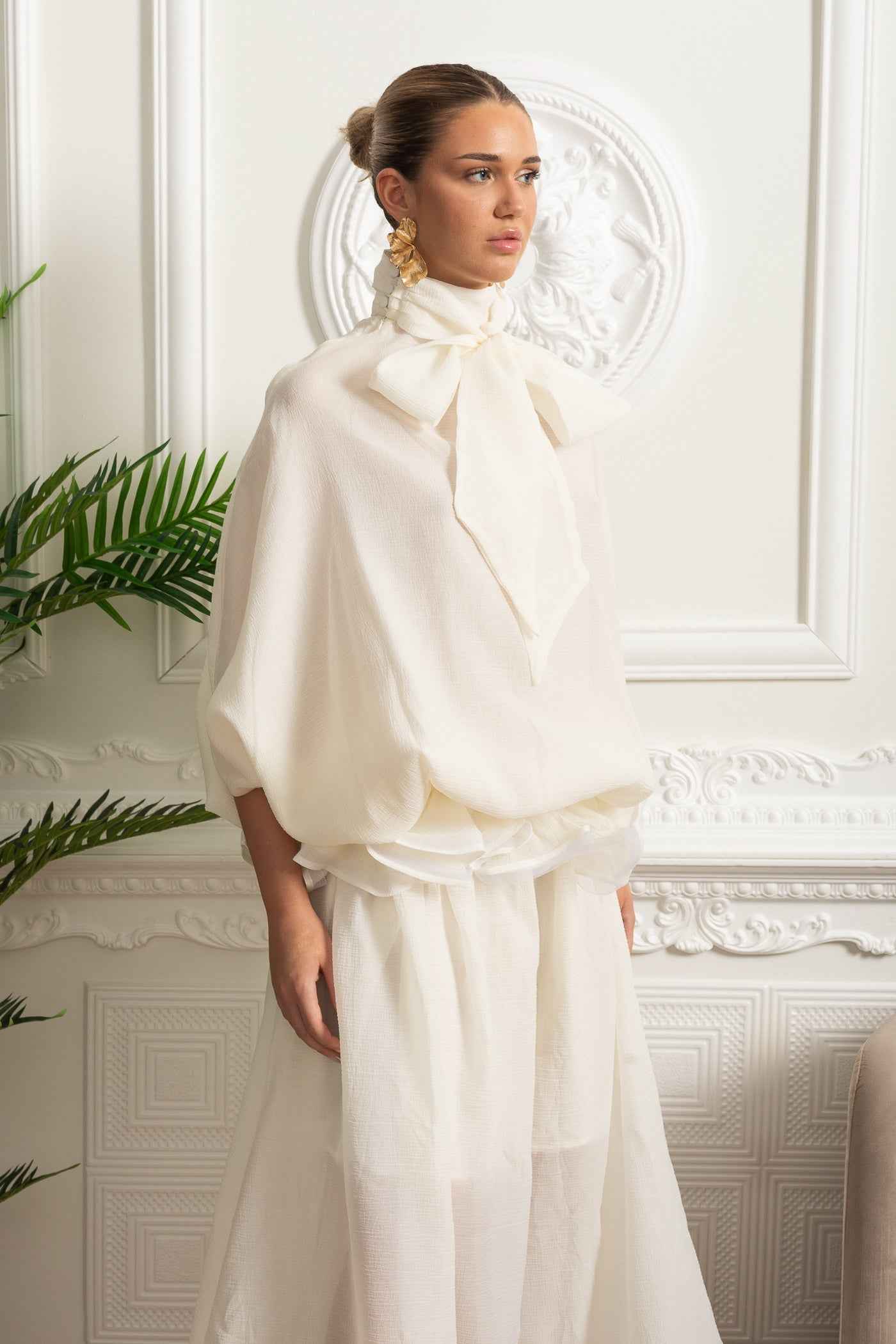 Organza Maxi Dress with Bow Collar and Voluminous Silhouette - Ivoire