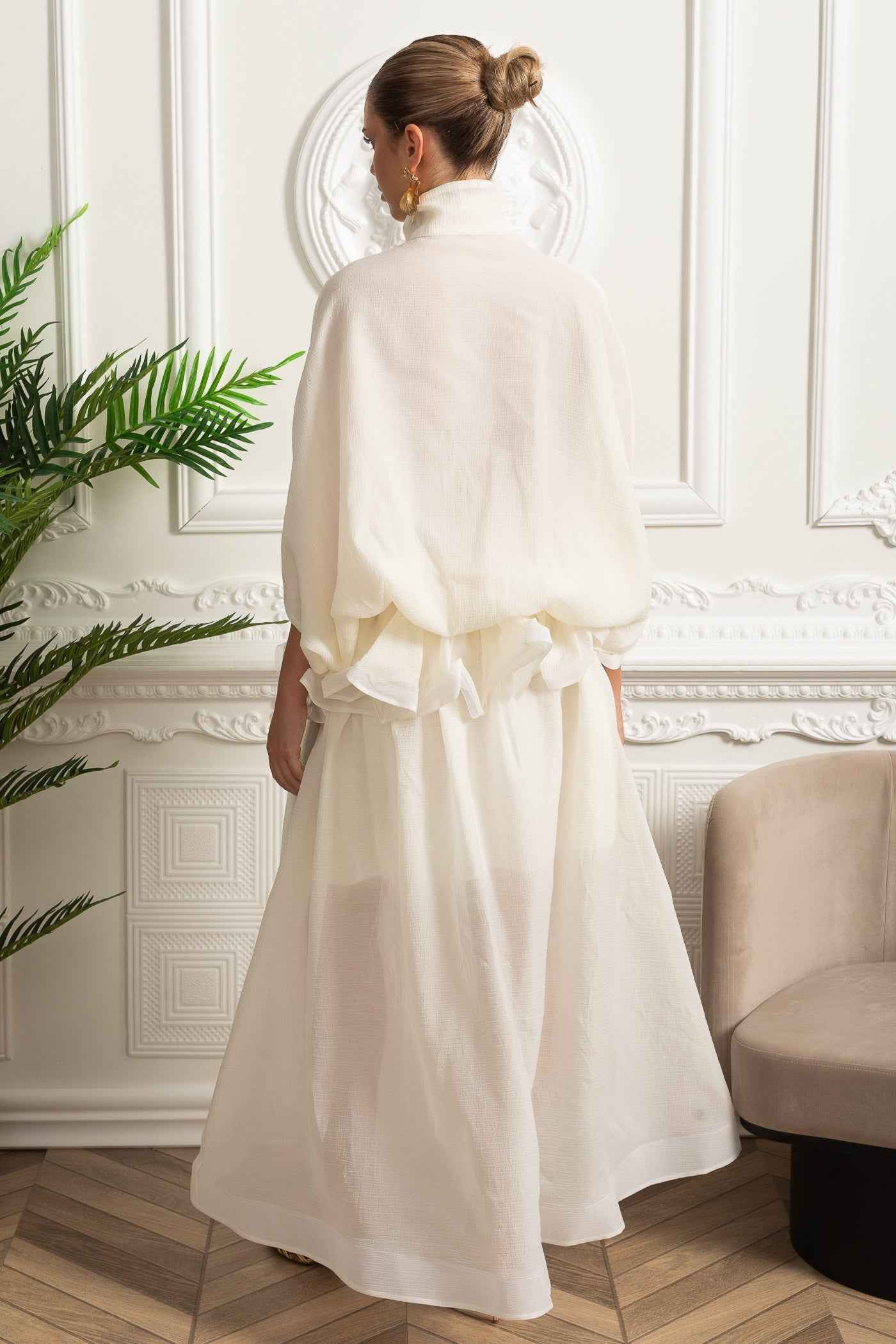 Organza Maxi Dress with Bow Collar and Voluminous Silhouette - Ivoire