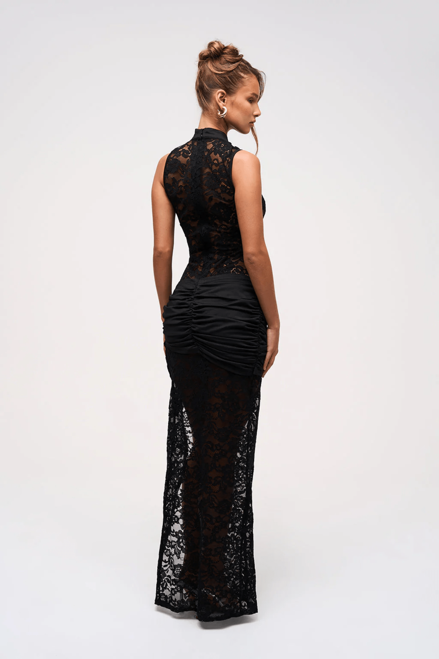 ONYX LACE KEYHOLE MAXI DRESS - IN BLACK