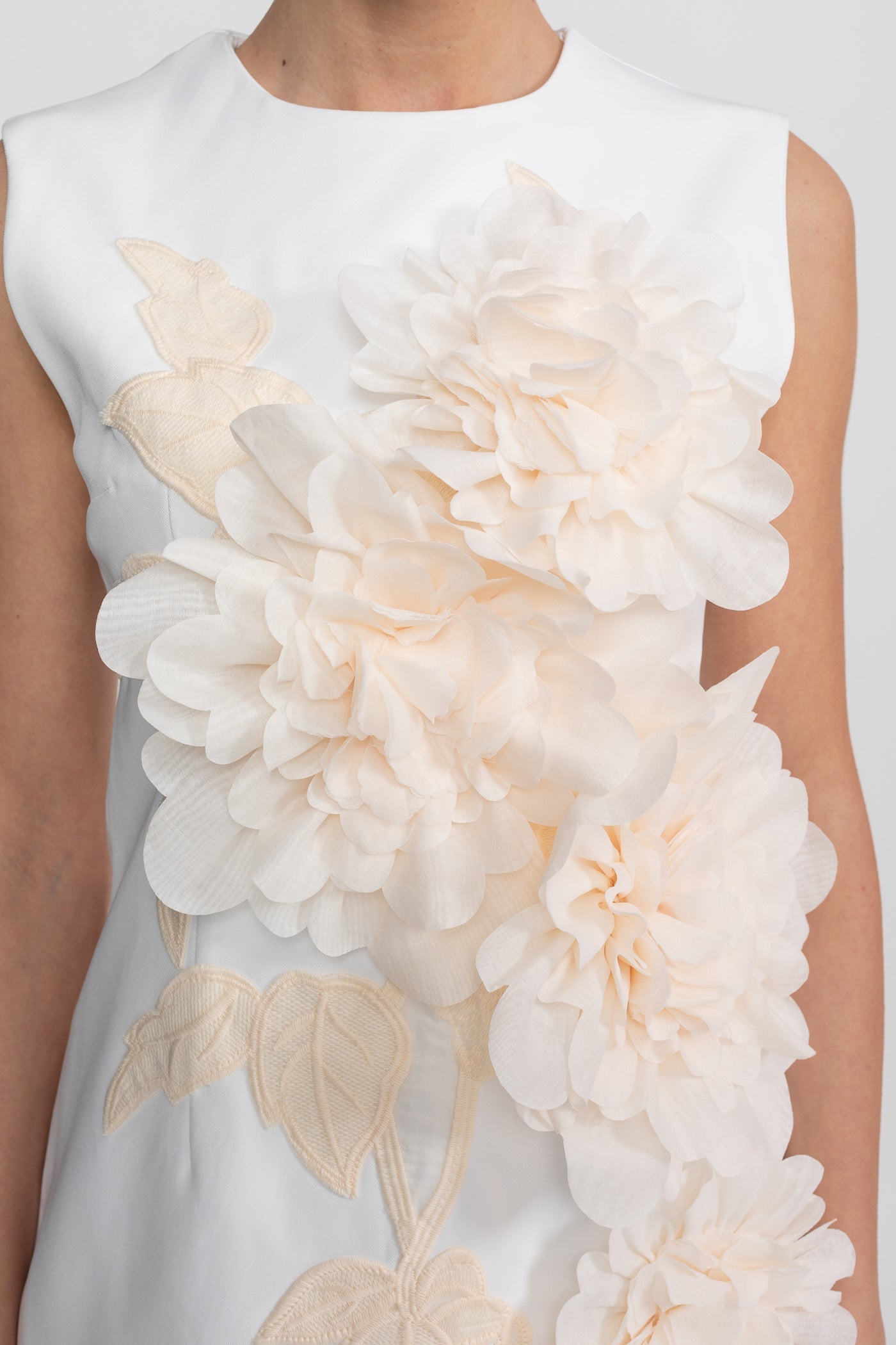 Sleeveless Mini Dress With Round Neckline And 3D Floral Appliqu - White